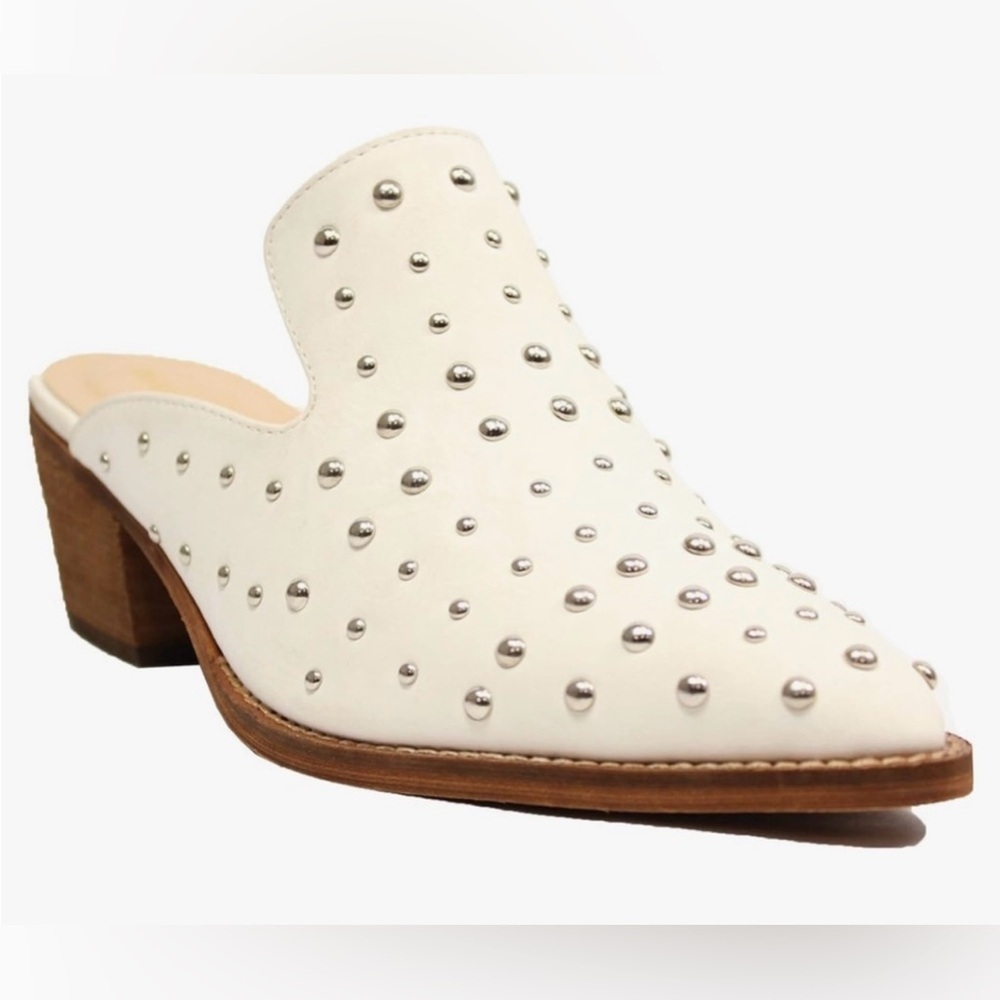Arider Girl white western style studded mules w 2” heels SZ 7 coastal Cowgirl